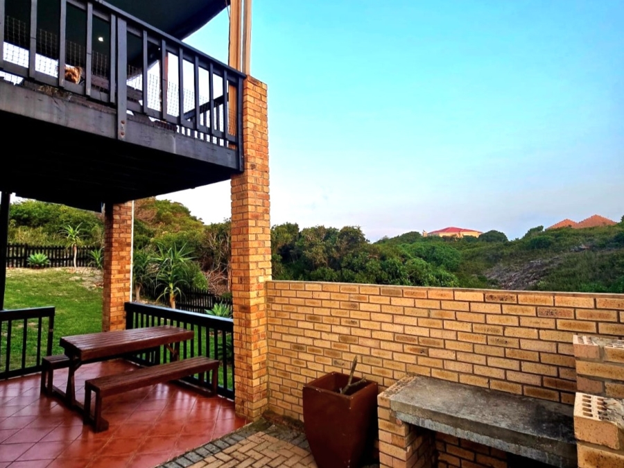 4 Bedroom Property for Sale in Paradise Beach Eastern Cape